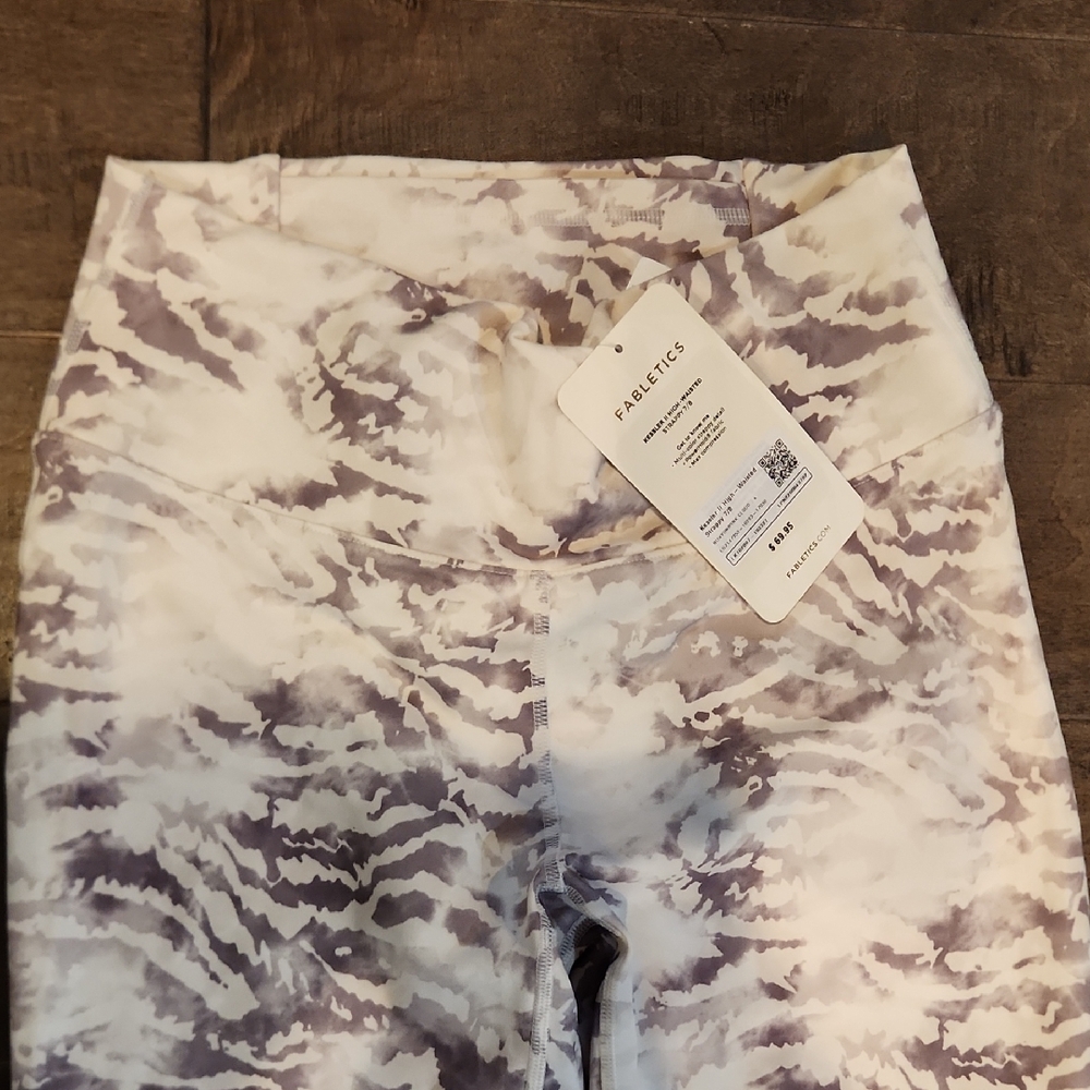 Fabletics Leggings - Cream and Gray Pattern